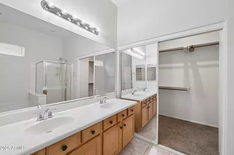 Bath - 4418 E Jaeger Rd, Phoenix, AZ 85050 photo 2 of 4