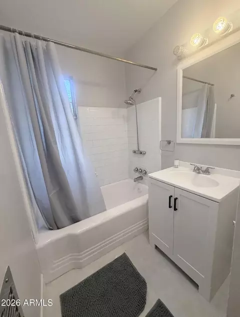 Bath - 2332 E Flower St, Phoenix, AZ 85016 photo 1 of 1