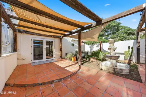 Exterior - 1555 E Cheery Lynn Rd, Phoenix, AZ 85014 photo 9 of 10