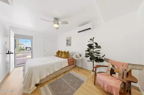 Bedroom - 1555 E Cheery Lynn Rd, Phoenix, AZ 85014 photo 5 of 6