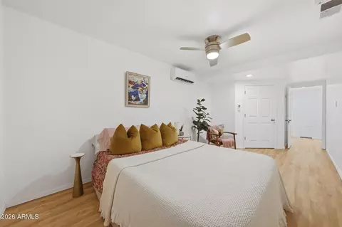 Bedroom - 1555 E Cheery Lynn Rd, Phoenix, AZ 85014 photo 4 of 6