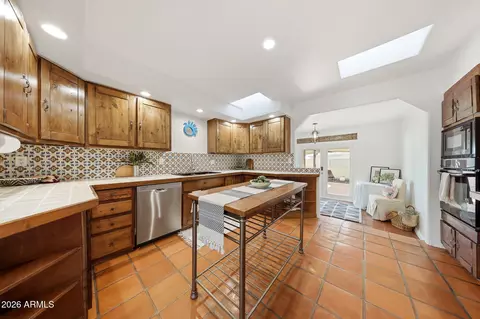 Kitchen - 1555 E Cheery Lynn Rd, Phoenix, AZ 85014 photo 1 of 4