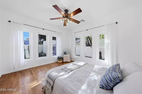 Bedroom - 1555 E Cheery Lynn Rd, Phoenix, AZ 85014 photo 1 of 6