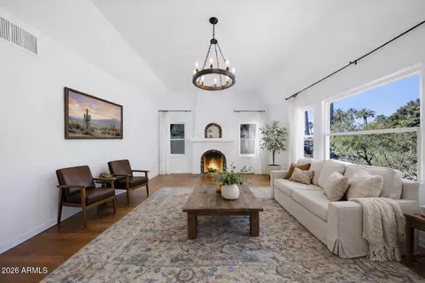 Living - 1555 E Cheery Lynn Rd, Phoenix, AZ 85014 photo 4 of 4