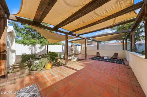 Exterior - 1555 E Cheery Lynn Rd, Phoenix, AZ 85014 photo 8 of 10