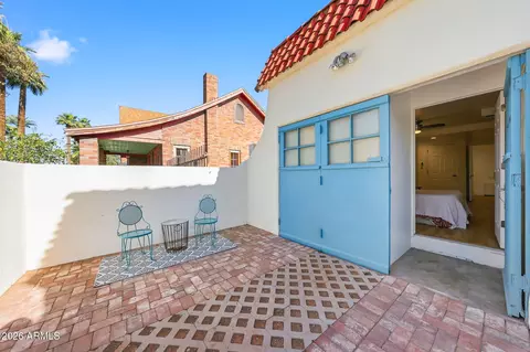Exterior - 1555 E Cheery Lynn Rd, Phoenix, AZ 85014 photo 7 of 10