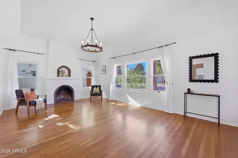 Living - 1555 E Cheery Lynn Rd, Phoenix, AZ 85014 photo 1 of 4