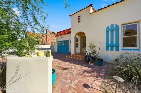Exterior - 1555 E Cheery Lynn Rd, Phoenix, AZ 85014 photo 4 of 10