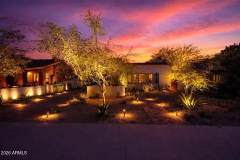 Exterior - 1555 E Cheery Lynn Rd, Phoenix, AZ 85014 photo 2 of 10