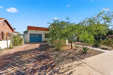 Exterior - 1555 E Cheery Lynn Rd, Phoenix, AZ 85014 photo 3 of 10