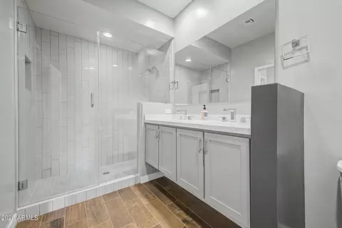 Bath - 325 E Coronado Rd #20, Phoenix, AZ 85004 photo 2 of 3