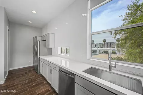 Kitchen - 325 E Coronado Rd #20, Phoenix, AZ 85004 photo 3 of 3