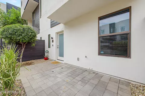 Exterior - 325 E Coronado Rd #20, Phoenix, AZ 85004 photo 5 of 9