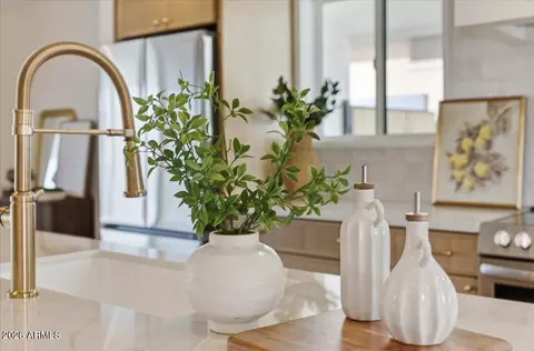 Kitchen - 1024 E Butler Dr, Phoenix, AZ 85020 photo 6 of 6