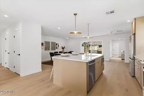 Kitchen - 1024 E Butler Dr, Phoenix, AZ 85020 photo 6 of 9