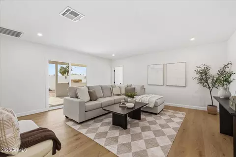 Living - 1024 E Butler Dr, Phoenix, AZ 85020 photo 1 of 2