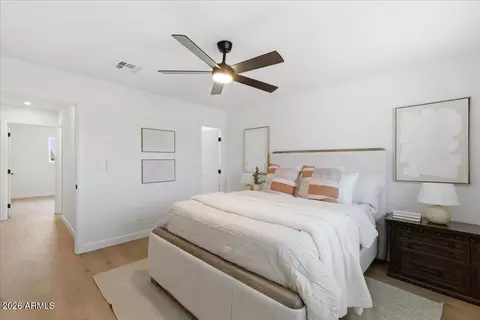 Bedroom - 1024 E Butler Dr, Phoenix, AZ 85020 photo 5 of 8