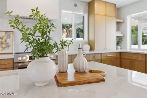 Kitchen - 1024 E Butler Dr, Phoenix, AZ 85020 photo 5 of 6