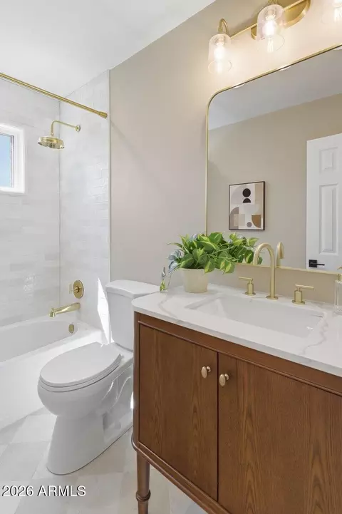 Bath - 1024 E Butler Dr, Phoenix, AZ 85020 photo 1 of 3