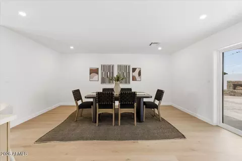 Dining - 1024 E Butler Dr, Phoenix, AZ 85020 photo 3 of 5