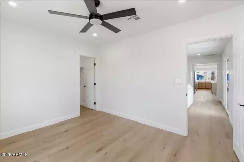 Entry Way - 1024 E Butler Dr, Phoenix, AZ 85020 photo 1 of 2