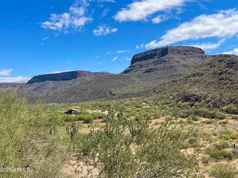 31900 S Tillys Trl #-, Black Canyon City, AZ 85324