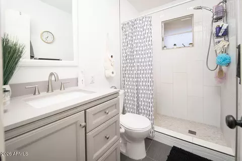 Bath - 3517 E Montecito Ave, Phoenix, AZ 85018 photo 1 of 1