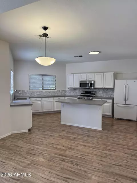 Kitchen - 4041 E Tether Trl, Phoenix, AZ 85050 photo 2 of 2