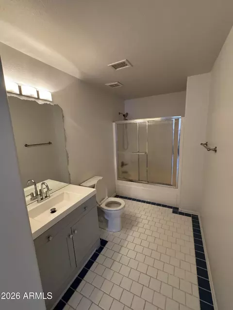 Bath - 4041 E Tether Trl, Phoenix, AZ 85050 photo 4 of 4