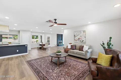 9627 N 58th Ln, Glendale, AZ 85302