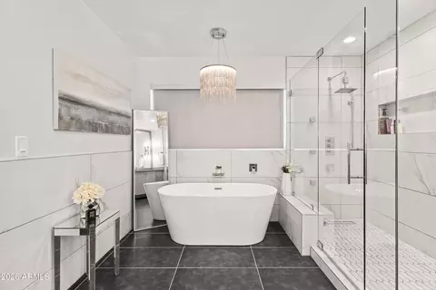 Bath - 2531 E Marshall Ave, Phoenix, AZ 85016 photo 2 of 5