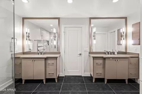 Bath - 2531 E Marshall Ave, Phoenix, AZ 85016 photo 1 of 5