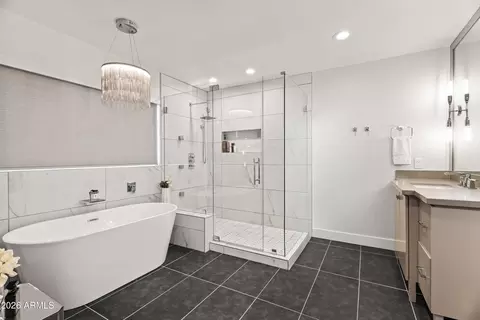 Bath - 2531 E Marshall Ave, Phoenix, AZ 85016 photo 3 of 5