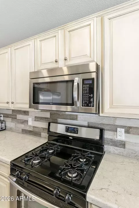 Kitchen - 1675 E Olive Ave, Gilbert, AZ 85234 photo 4 of 6