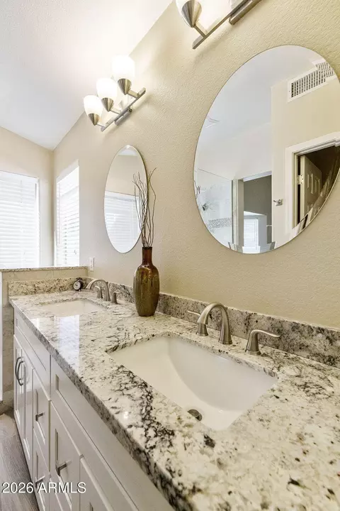 Bath - 1675 E Olive Ave, Gilbert, AZ 85234 photo 2 of 5