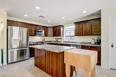 Kitchen - 4192 E Bonanza Rd, Gilbert, AZ 85297 photo 2 of 6