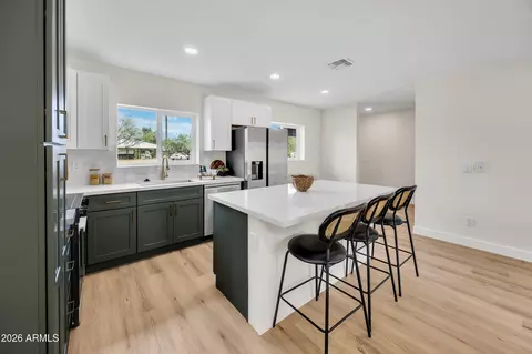 Kitchen - 4246 N 10th Pl, Phoenix, AZ 85014 photo 4 of 5