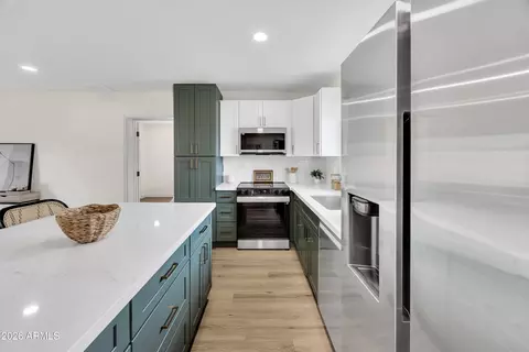 Kitchen - 4246 N 10th Pl, Phoenix, AZ 85014 photo 5 of 5