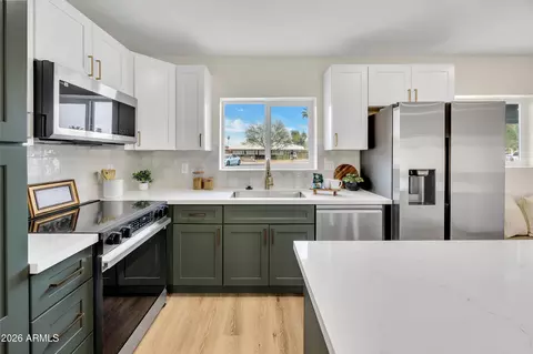 Kitchen - 4246 N 10th Pl, Phoenix, AZ 85014 photo 2 of 5