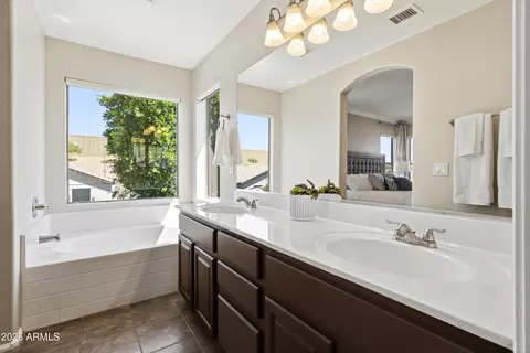 Bath - 3326 E Hononegh Dr, Phoenix, AZ 85050 photo 1 of 4