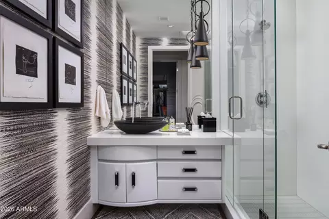 Bath - 2402 Esplanade Ln #PH1, Phoenix, AZ 85016 photo 6 of 7