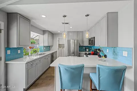 6425 W Mission Ln, Glendale, AZ 85302