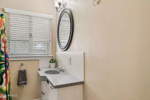 Bath - 931 W Mackenzie Dr, Phoenix, AZ 85013 photo 2 of 4