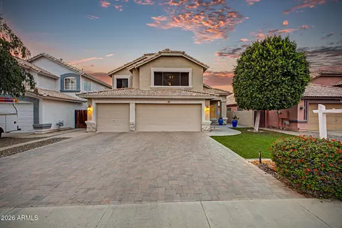 Exterior - 704 E Windsor Dr, Gilbert, AZ 85296 photo 2 of 8