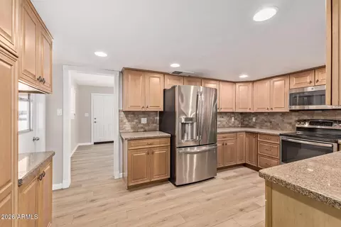 Kitchen - 9804 N 4th Ave, Phoenix, AZ 85021 photo 2 of 4