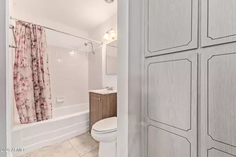 Bath - 9804 N 4th Ave, Phoenix, AZ 85021 photo 3 of 5