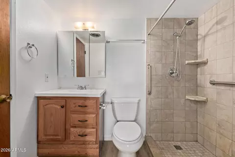 Bath - 9804 N 4th Ave, Phoenix, AZ 85021 photo 1 of 5