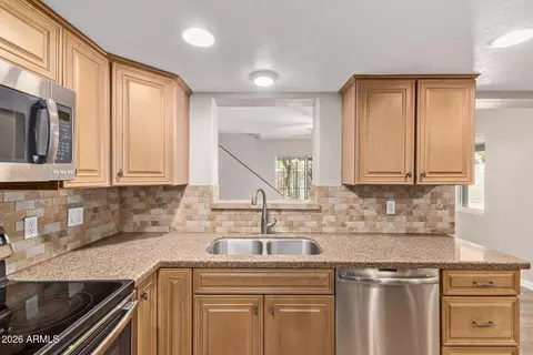 Kitchen - 9804 N 4th Ave, Phoenix, AZ 85021 photo 3 of 4