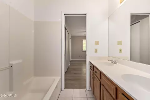Bath - 9804 N 4th Ave, Phoenix, AZ 85021 photo 4 of 5