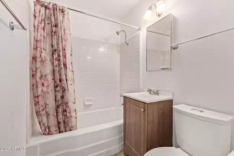 Bath - 9804 N 4th Ave, Phoenix, AZ 85021 photo 2 of 5